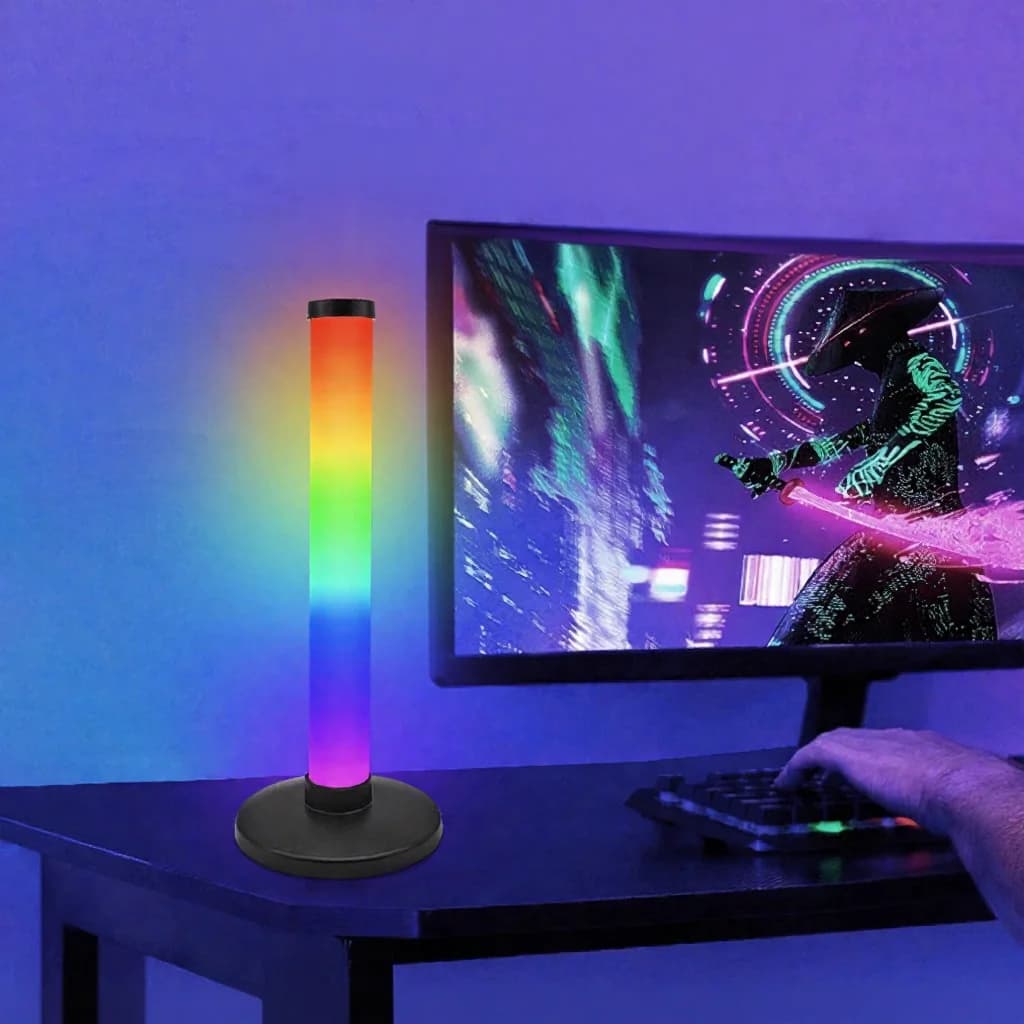 RGB atmosfærelys med lydreaktion til gaming-setup på skrivebordet