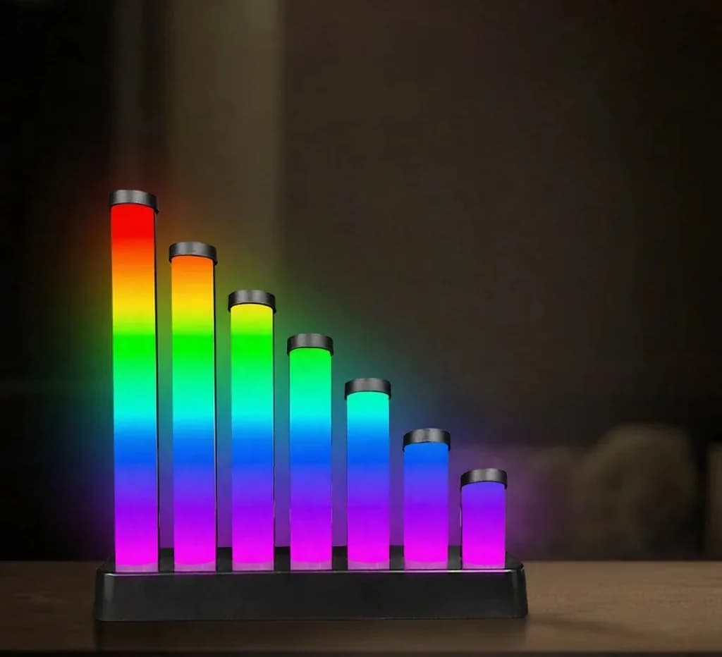 RGB LED-skrivebordslampe med lydreaktion og app-styring